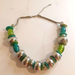 Rope chain‎ silver and green embellished necklace